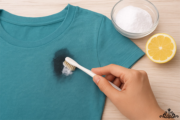 روشهای خانگی و بیضرر برای از بین بردن لکه سیاه روی لباس رنگی